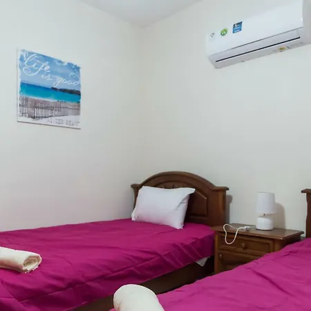 City Center Flat 101 شقة